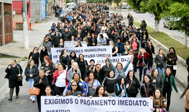 GANHO HISTÓRICO – Pressão faz Administração recuar e garante avanço para os Professores!