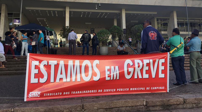 CAMPINAS – Servidor marca presença no  primeiro dia de paralisação. Greve continua!