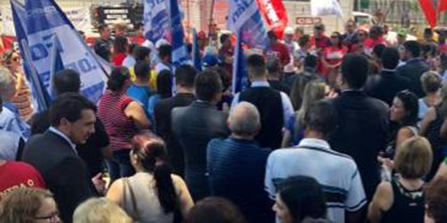 Manifestantes protestam contra planos de extinção da Justiça do Trabalho