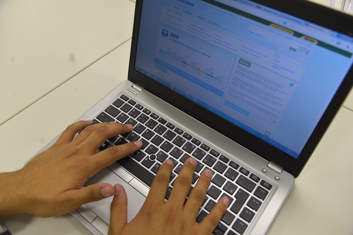 Autônomos e trabalhadores rurais devem se cadastrar no site da Receita