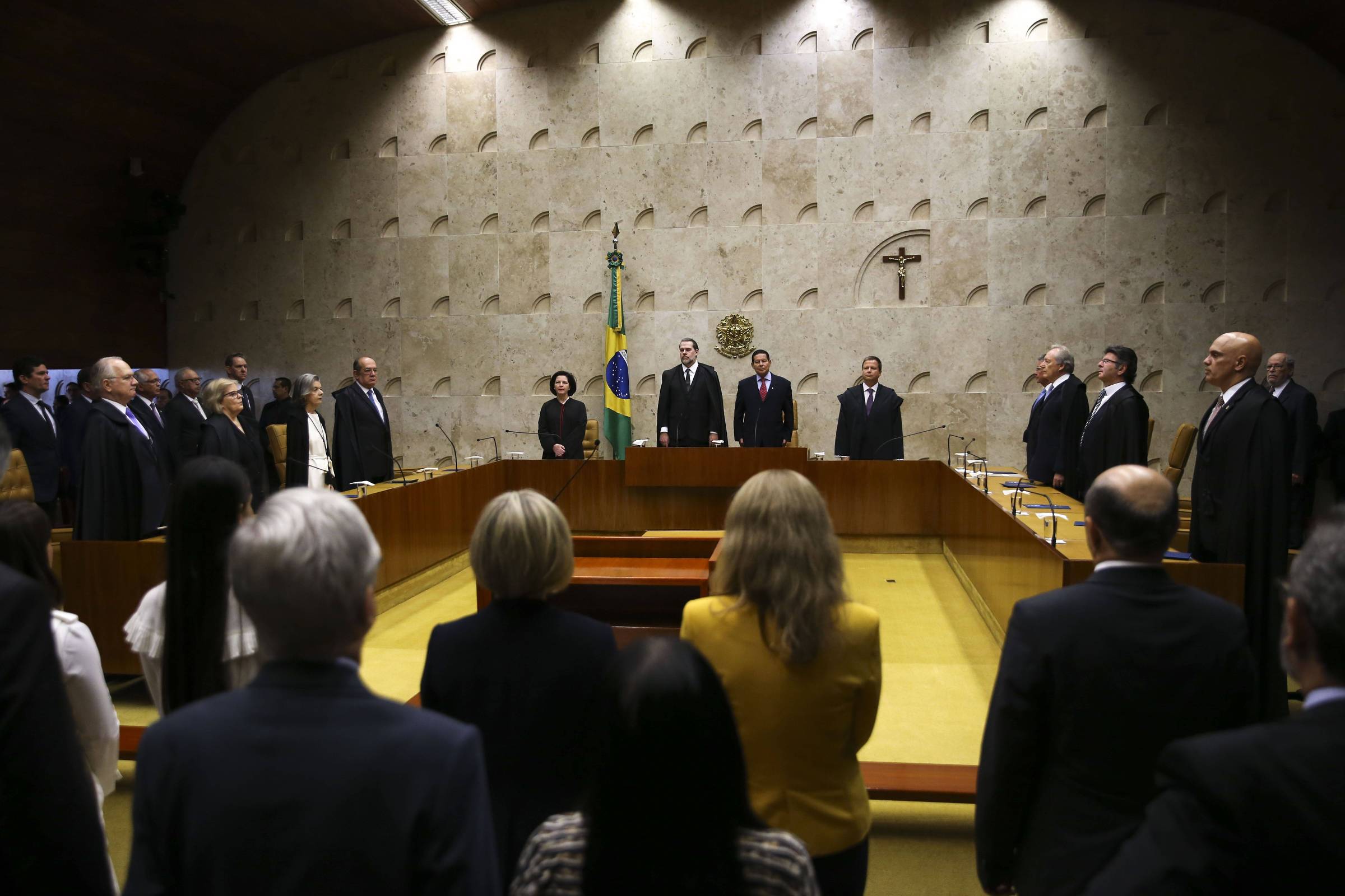 Se quiser evitar crise, Bolsonaro tem de mediar conflito entre base e o STF