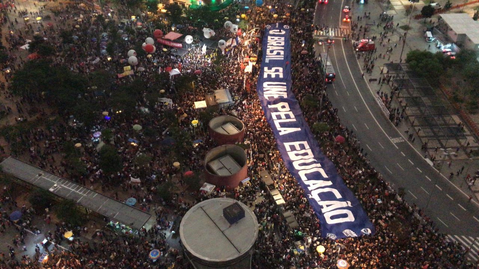 Após o ato de 15 de maio, milhões de estudantes, movimentos sociais e centrais sindicais vão às ruas neste dia 30 de maio histórico em defesa da educação